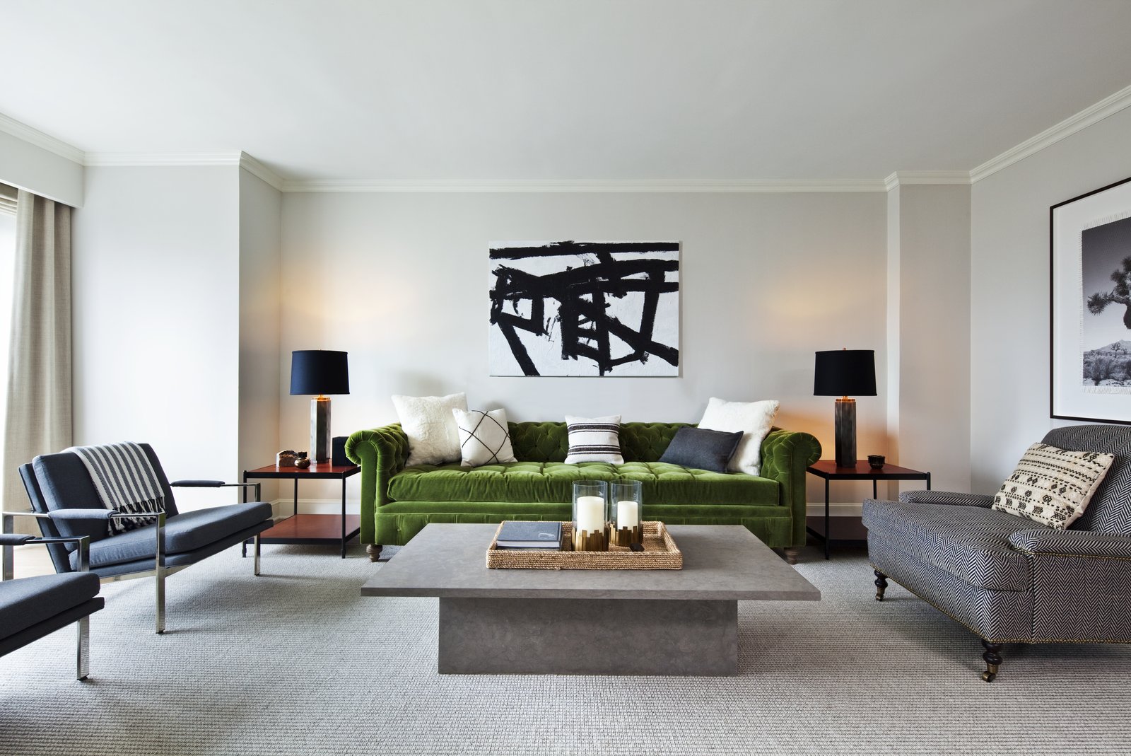 LREG_SB6868646_Signature_Suite_2126_Living_Room_1600x1069_150dpi