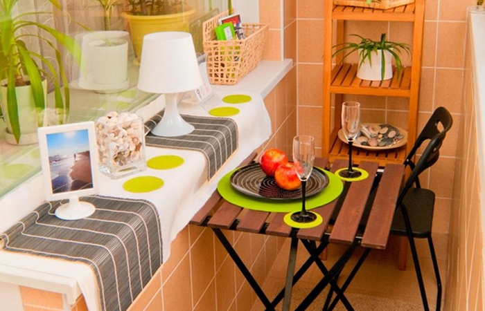 Зона отдыха на балконе Зона отдыха на балконе