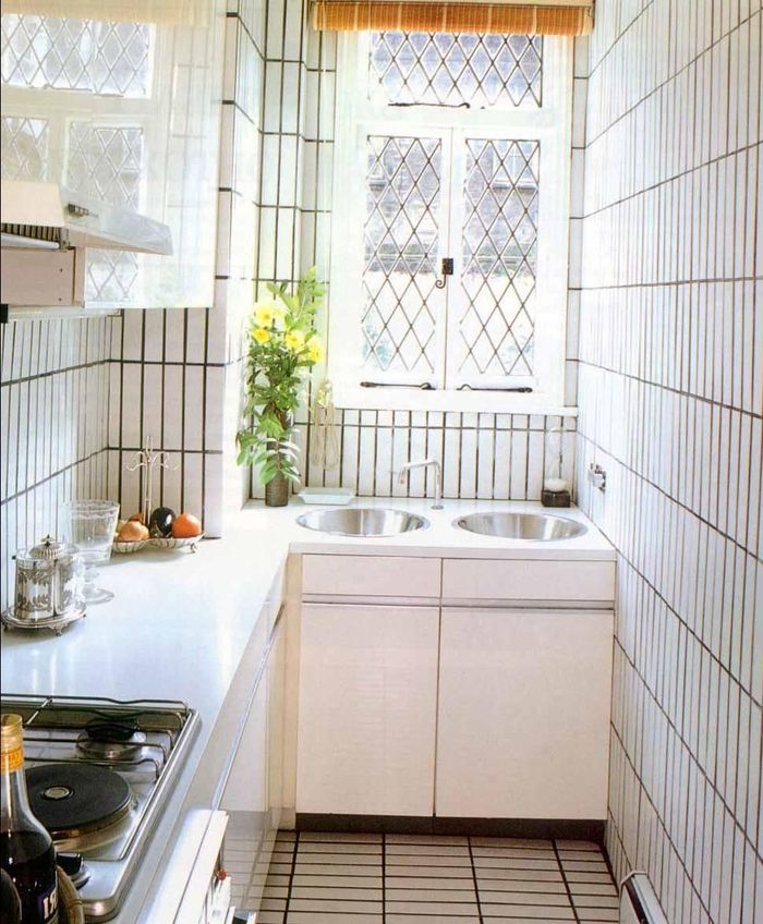 маленькая белая кухня