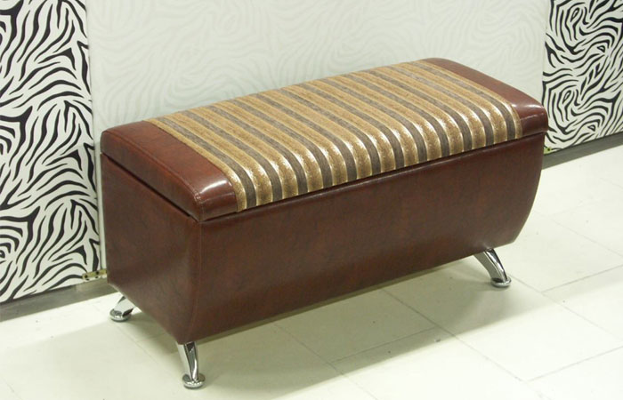 Слово банкетка происходит от французского «banquette»