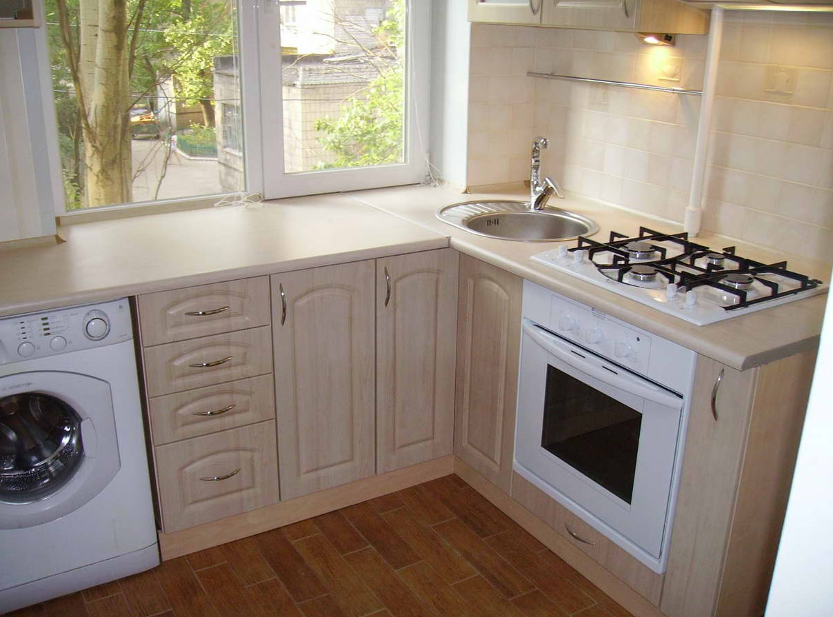 мебель кухни с использованием окна