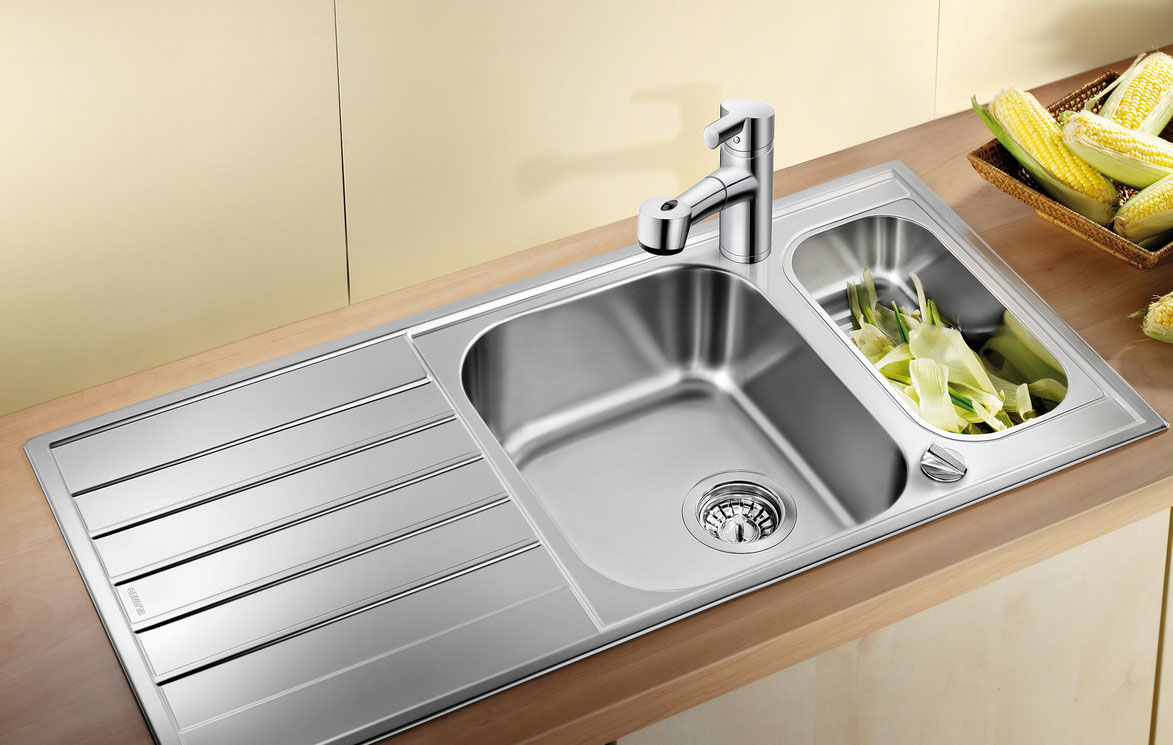 Мыйка з нержавейкі на кухні
