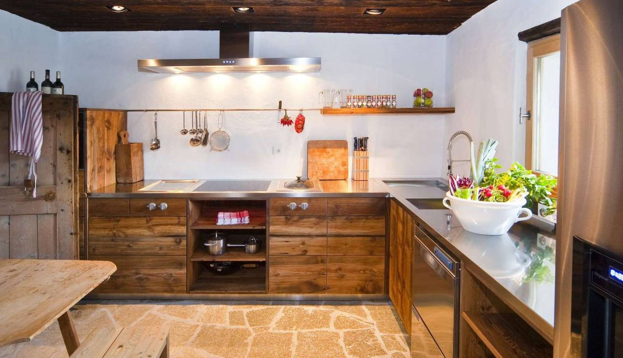 Аднатонная афарбоўка сцен у стылі шале