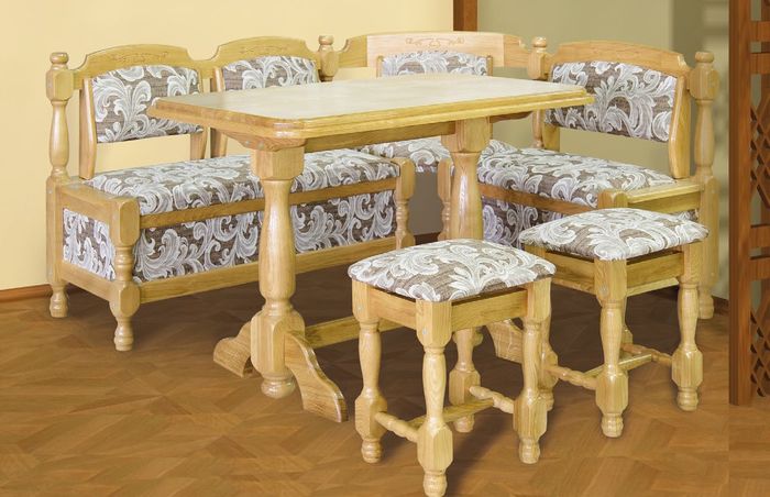 Уголок из сосны