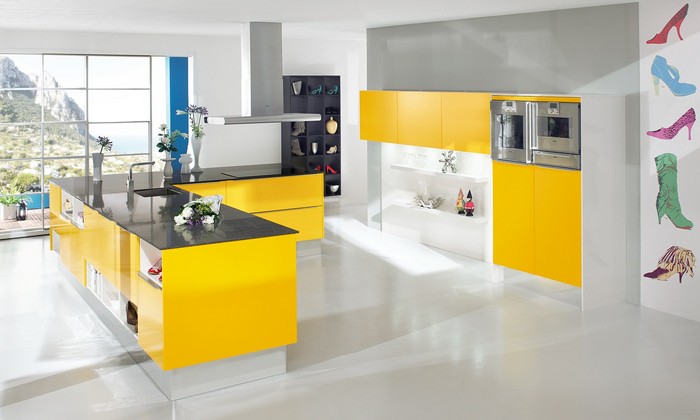 жоўтая кухня ў стылі хай-тэк