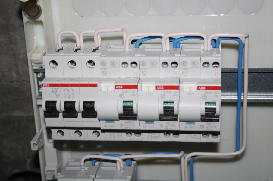 Монтаж проводки на кухні