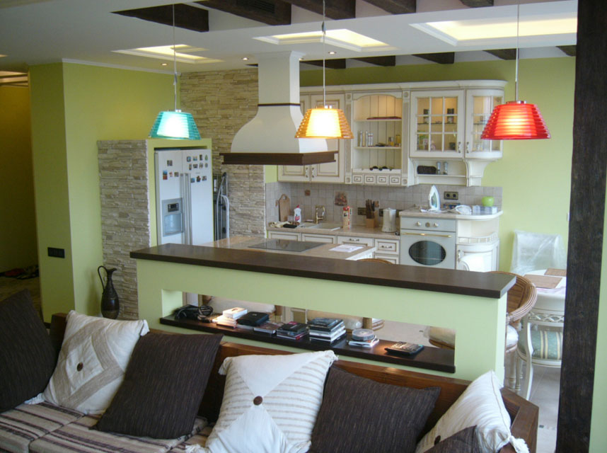 На кухні меблі