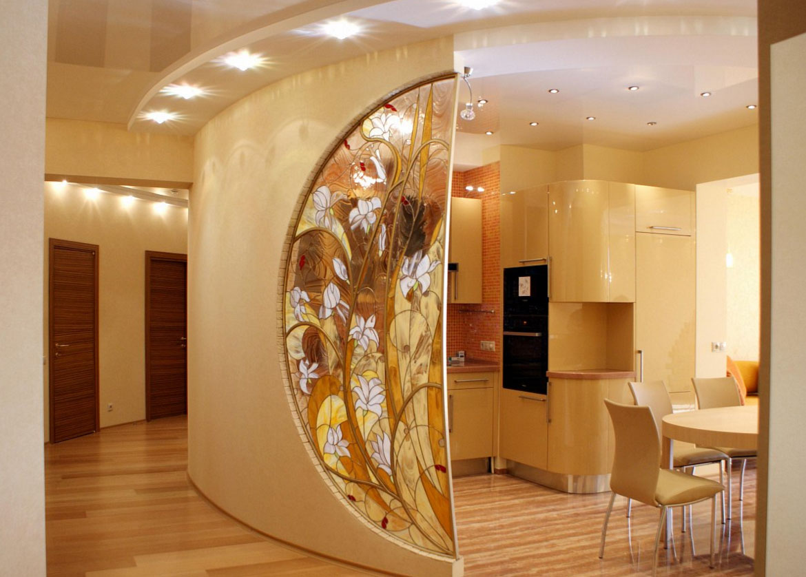 oshxonada va yo'lak o'rtasida bo'lish