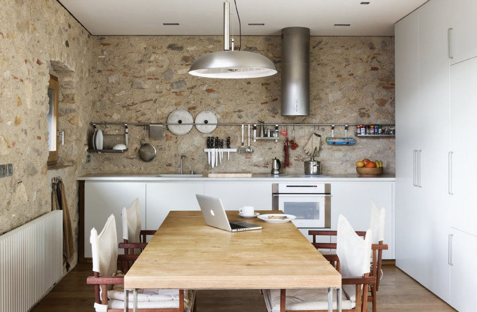 Кухня без верхних навесных шкафов дизайн фото