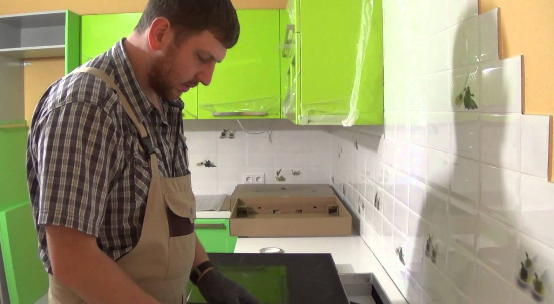 o'z qo'llari bilan ta'mirlangan oshxona