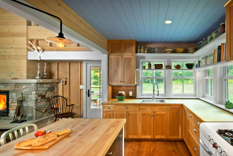 Blue ceiling in the kitchen