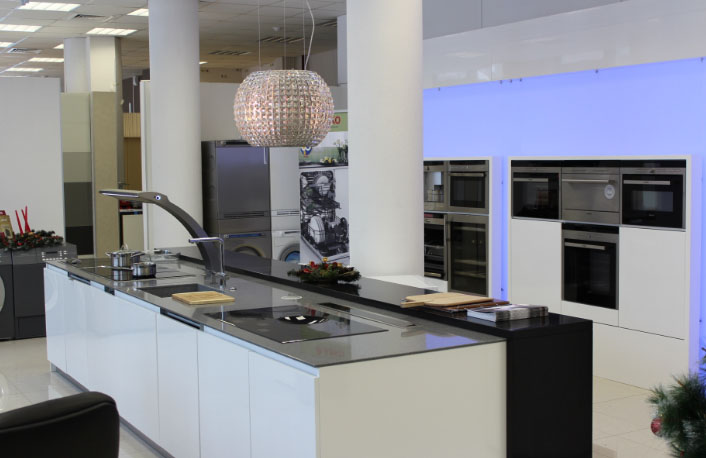 вбудована побутова техніка Kaiser на кухні