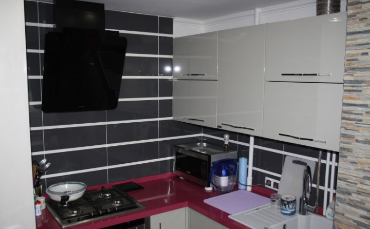 кампактнае размяшчэнне тэхнікі на кухні