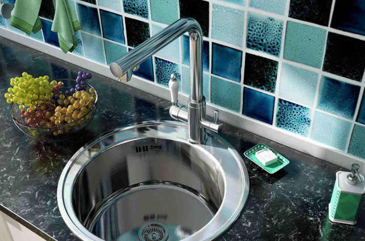 Врізна мийка з нержавіючої сталі