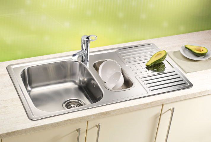 Врізна мийка з нержавіючої сталі