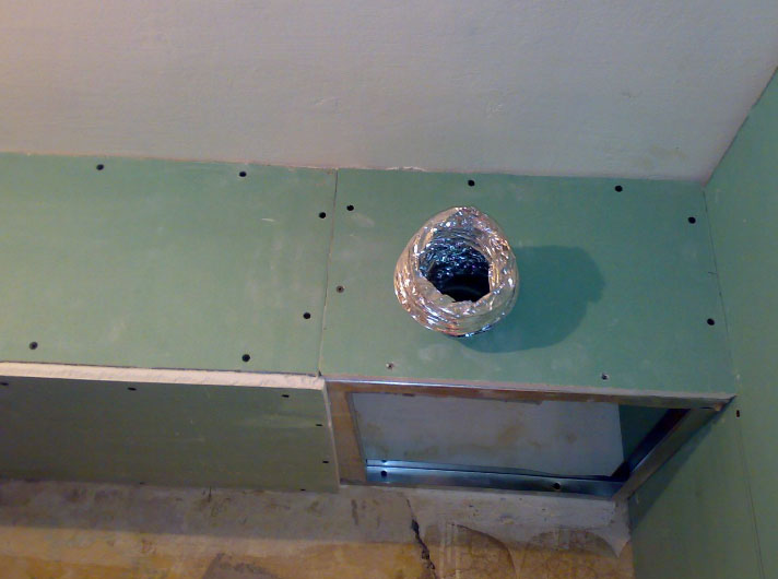 Гіпса-кардонныя кораб для труб на кухні