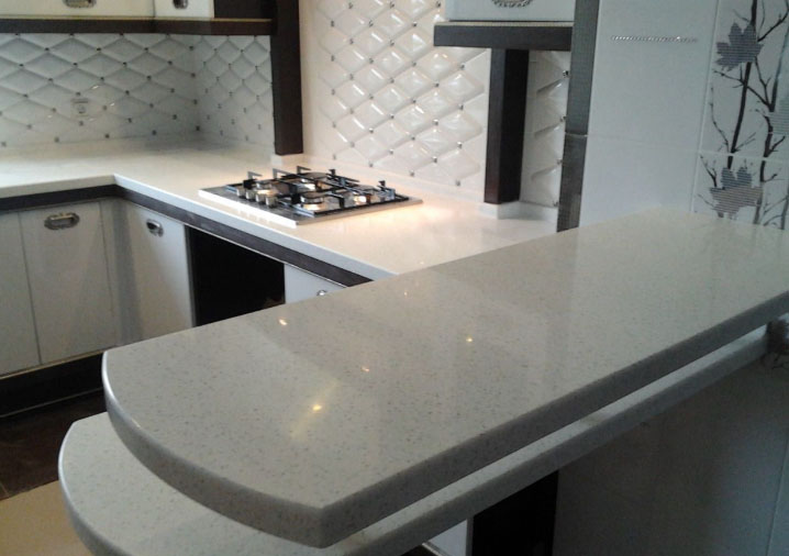 Відкидна барна стійка на кухні