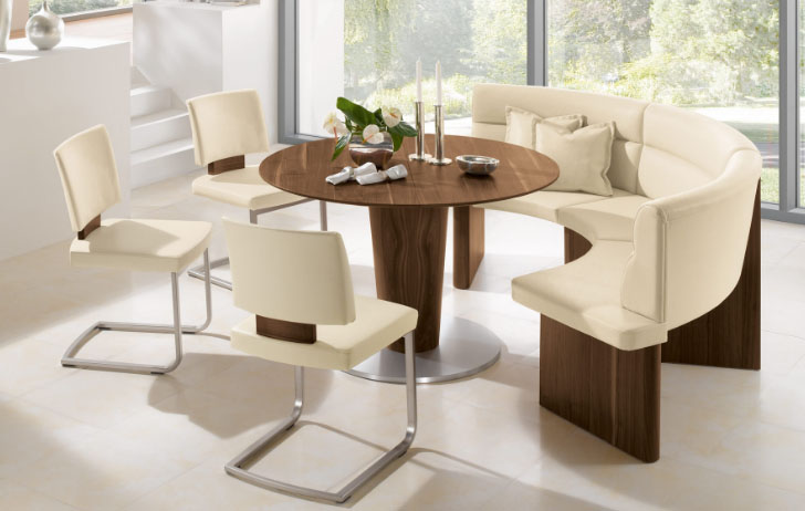 дызайнерскі кухонны куток са сталом