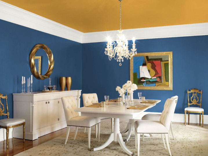 красивий пофарбований стелю на кухні