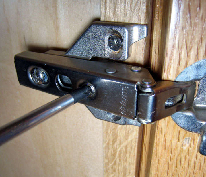 plombalash eshiklari javon