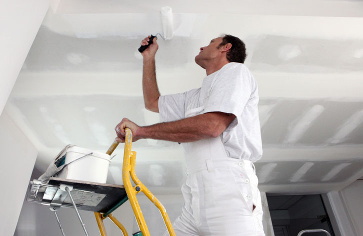фарбування стелі на кухні