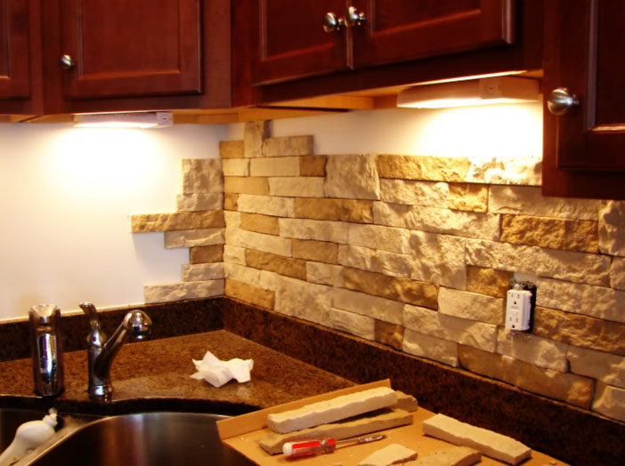 отделка стены на кухне под кирпич