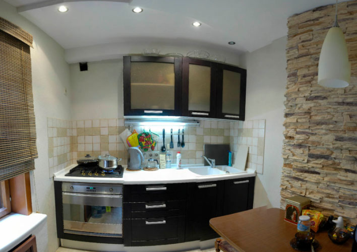 схаваныя трубы на кухні