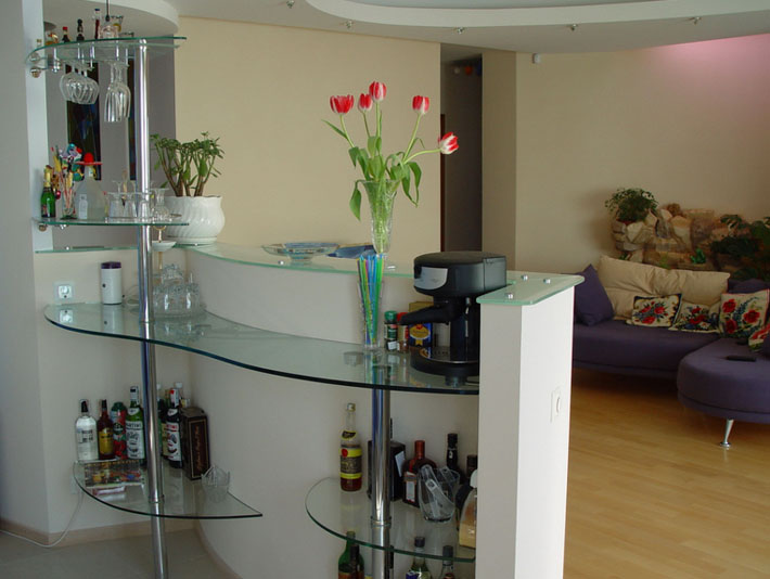 The bar counter with glass