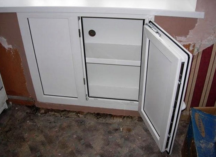 with shelves niche