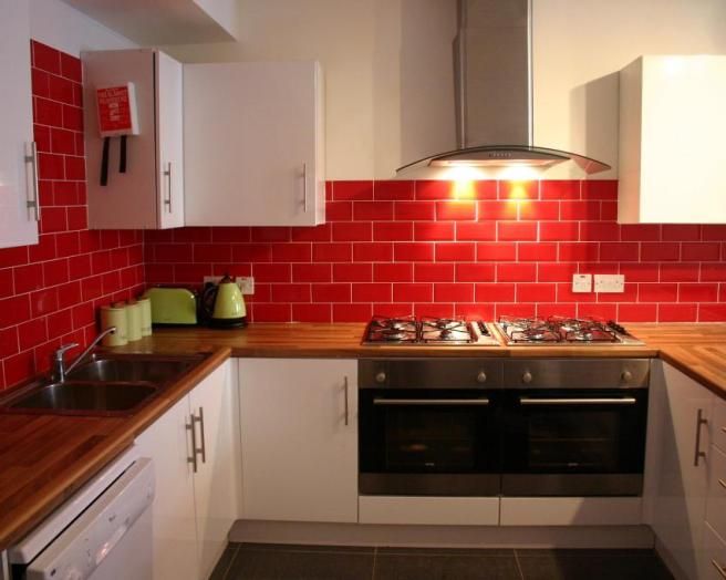 a94ddcbc805b0ce04acc8b64c413cd23--white-kitchen-cabinets-red