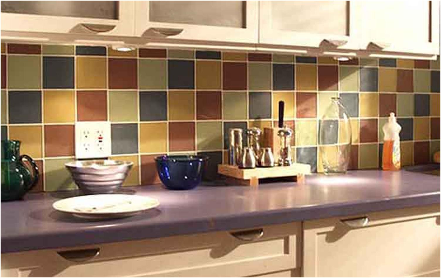 Цветная однотонная плитка для кухни на фартук
